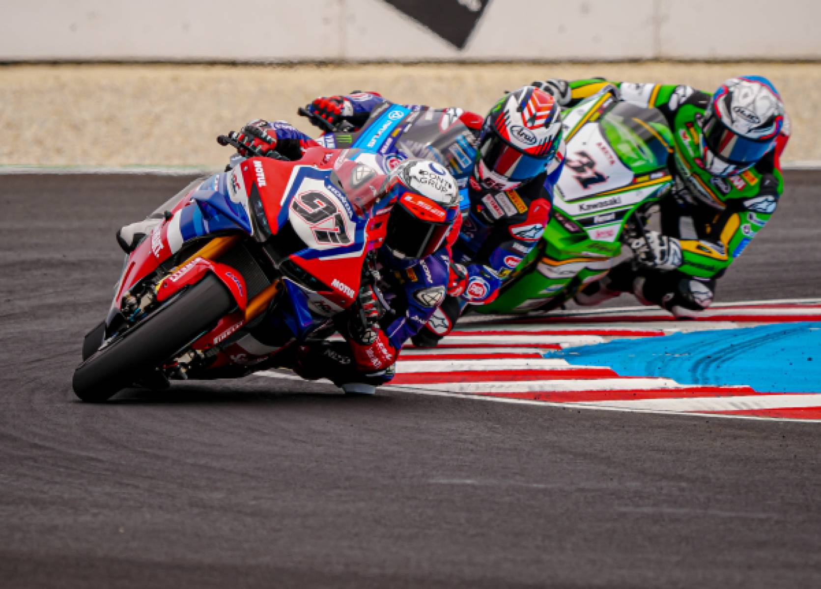ビエルゲがバラトンのWorldSBKレース1で8位、レクオーナは負傷により欠場