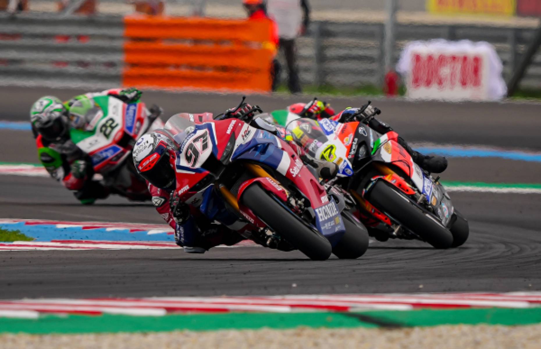 WorldSBK、Honda HRCとチャビ・ビエルゲがバラトンでポジティブな日曜日を締めくくる