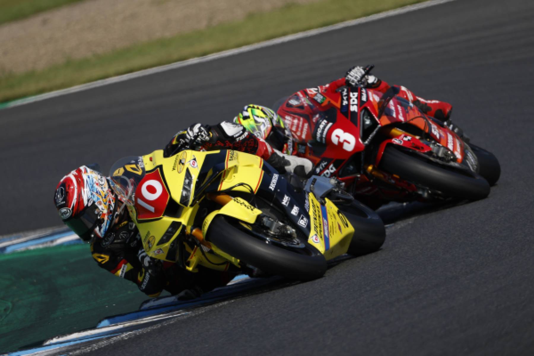 長島が表彰台争いを展開し、4位フィニッシュ