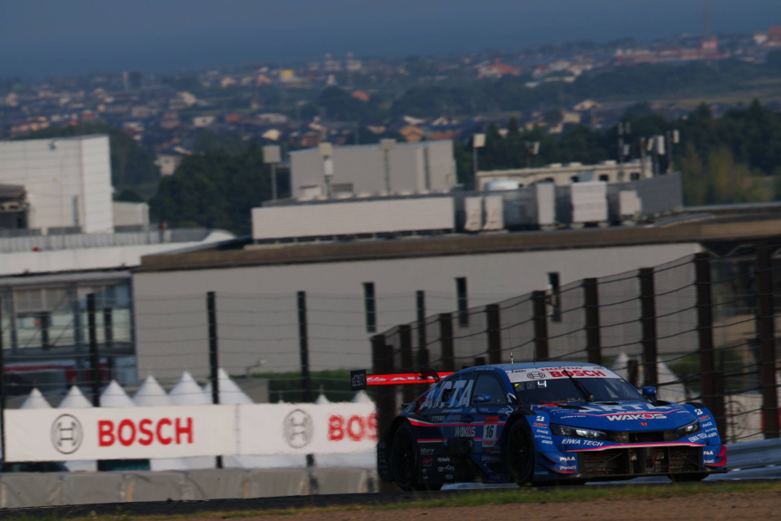 猛暑の鈴鹿で3台のCIVIC TYPE R-GTが入賞