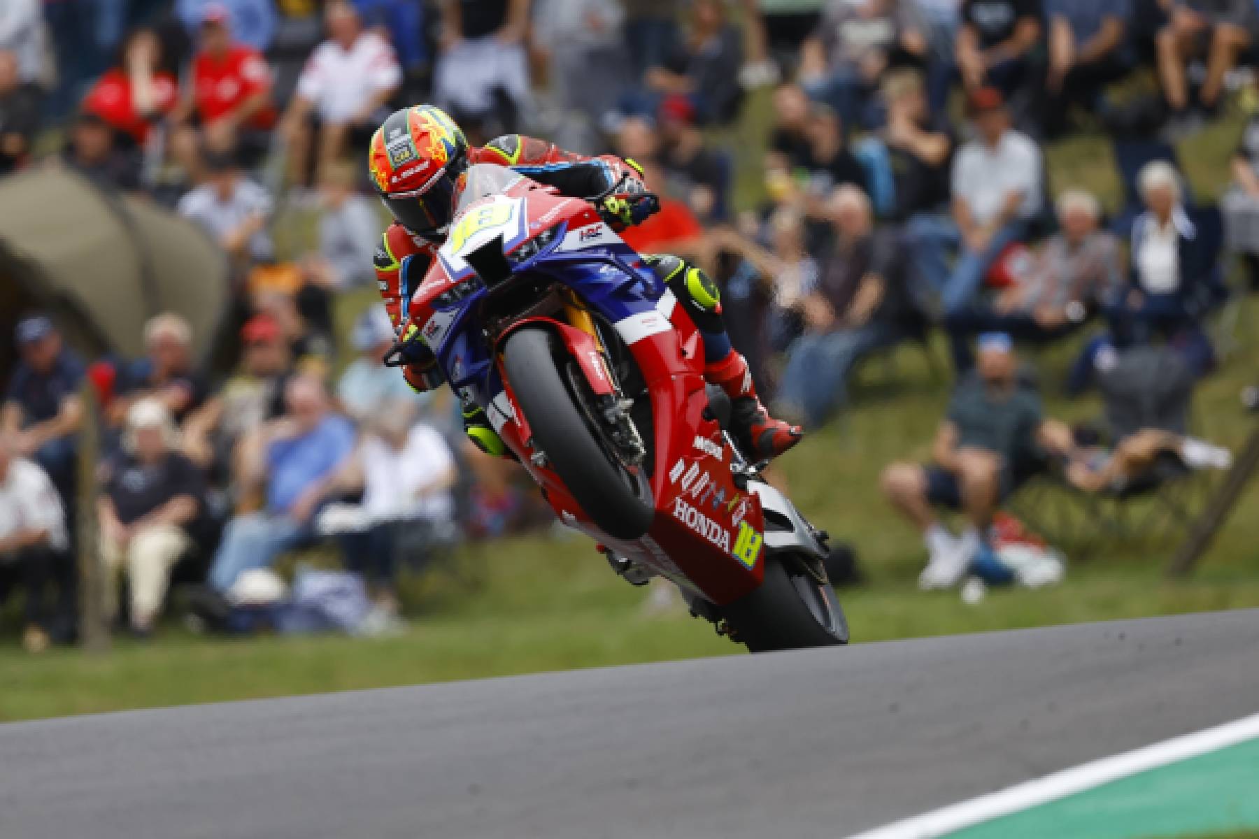 Honda Racing on the rise at Cadwell Park