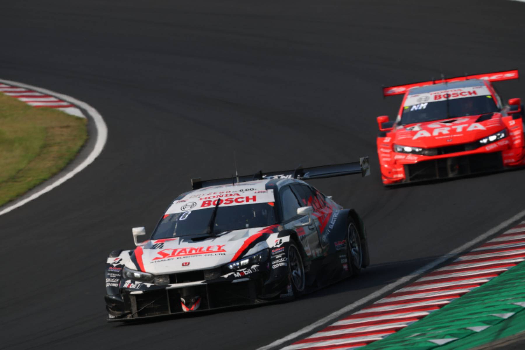 Three CIVIC TYPE R-GT cars scored points at s | Honda.Racing