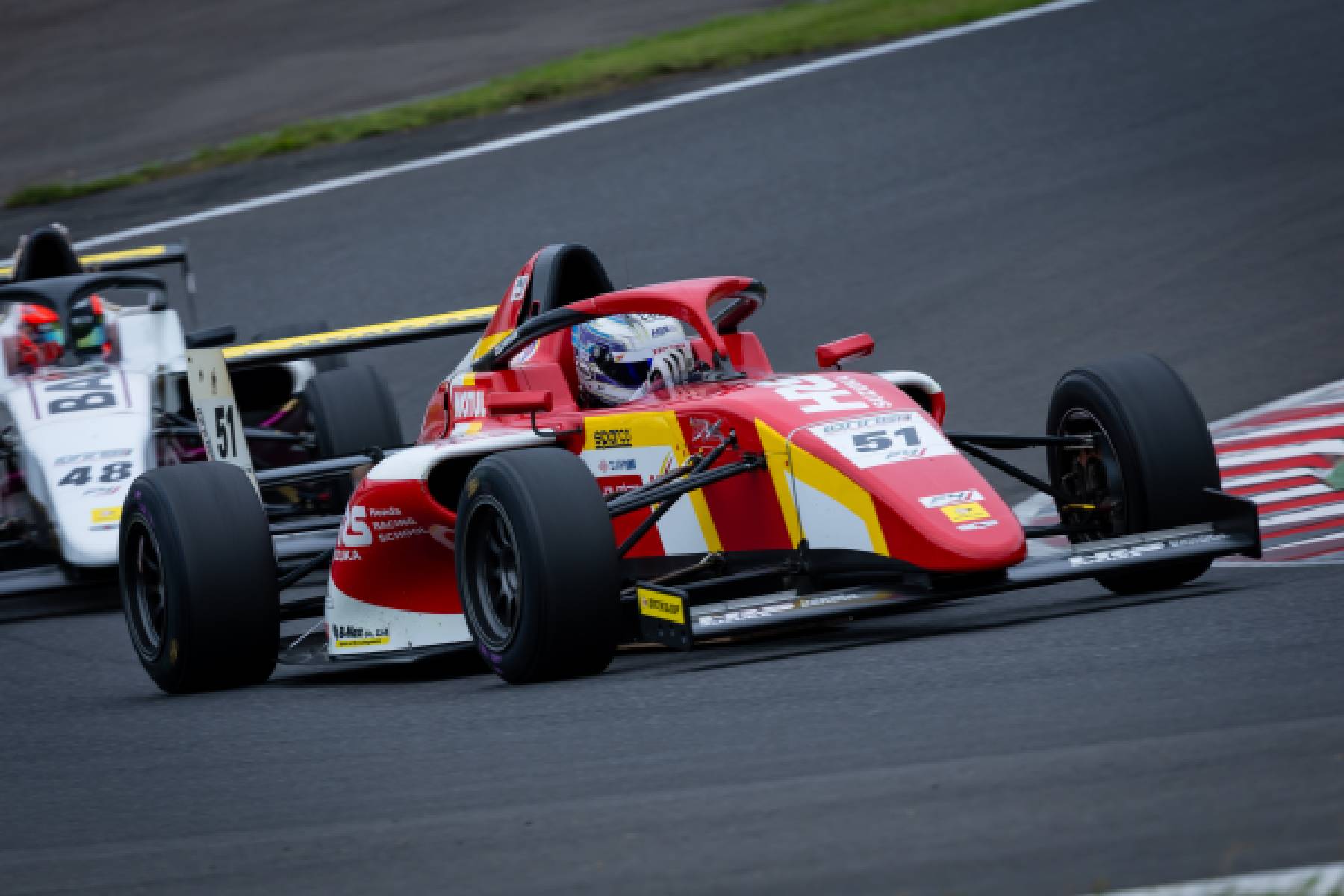 Momose finishes P9 in round 8
