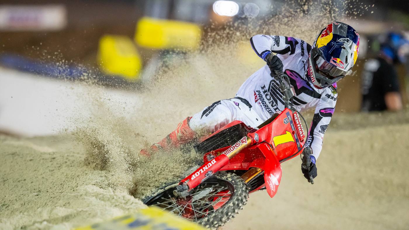 入手困難 希少XL相当 マークアンドロナ 2023年モデル 総柄 ブルゾン 入手困難 希少XL相当 マークアンドロナ 2023年モデル 総柄 ブルゾン