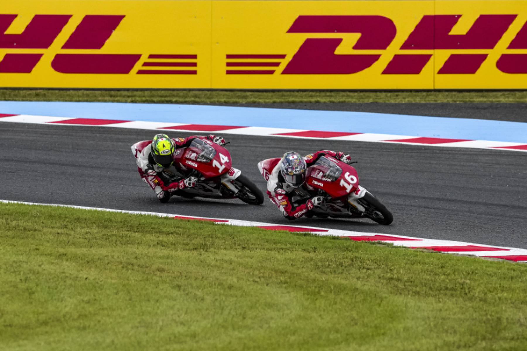 Ogiwara beats Ikegami by 0.015s in Motegi Race 1