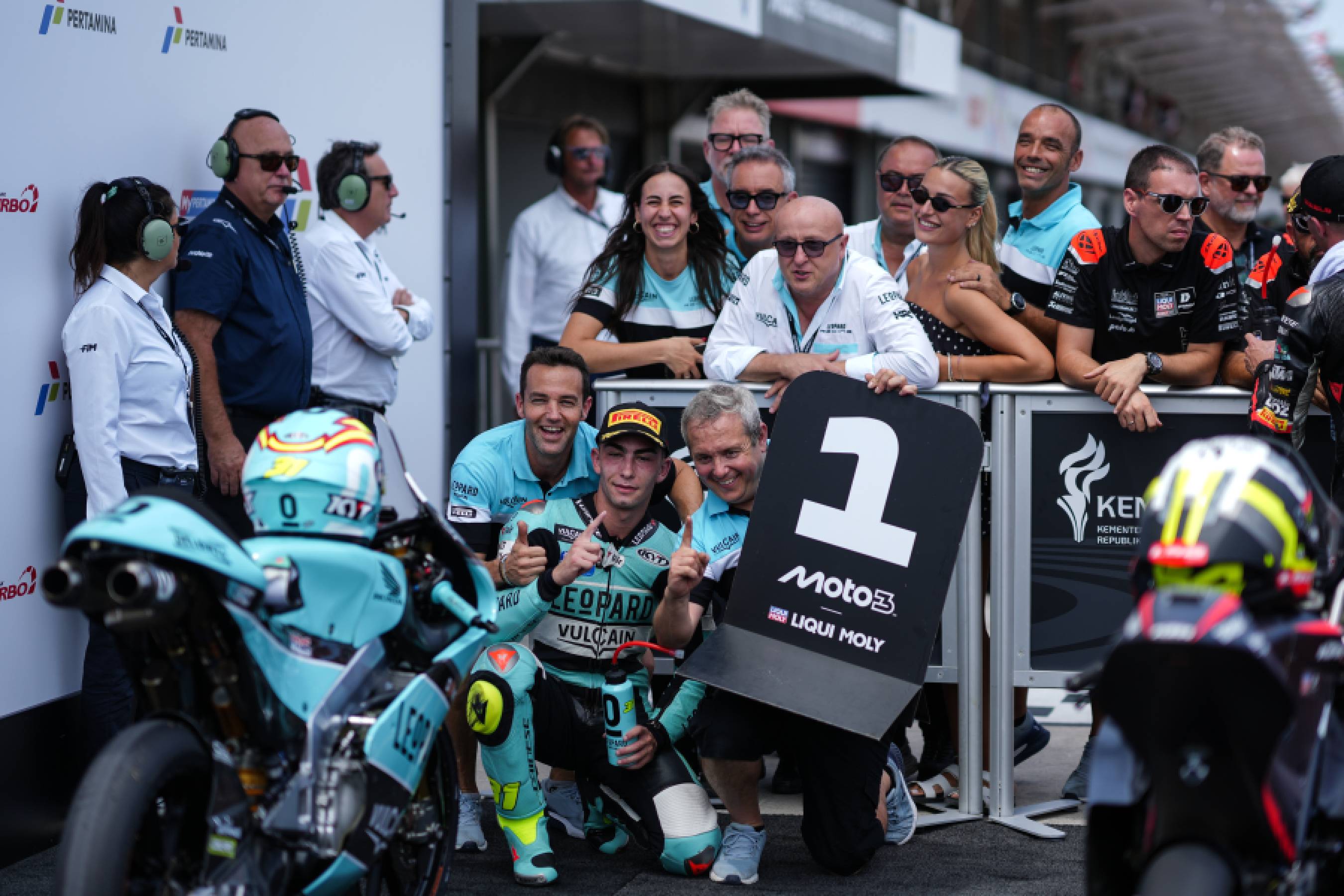 Flying Fernandez storms to Indonesia pole