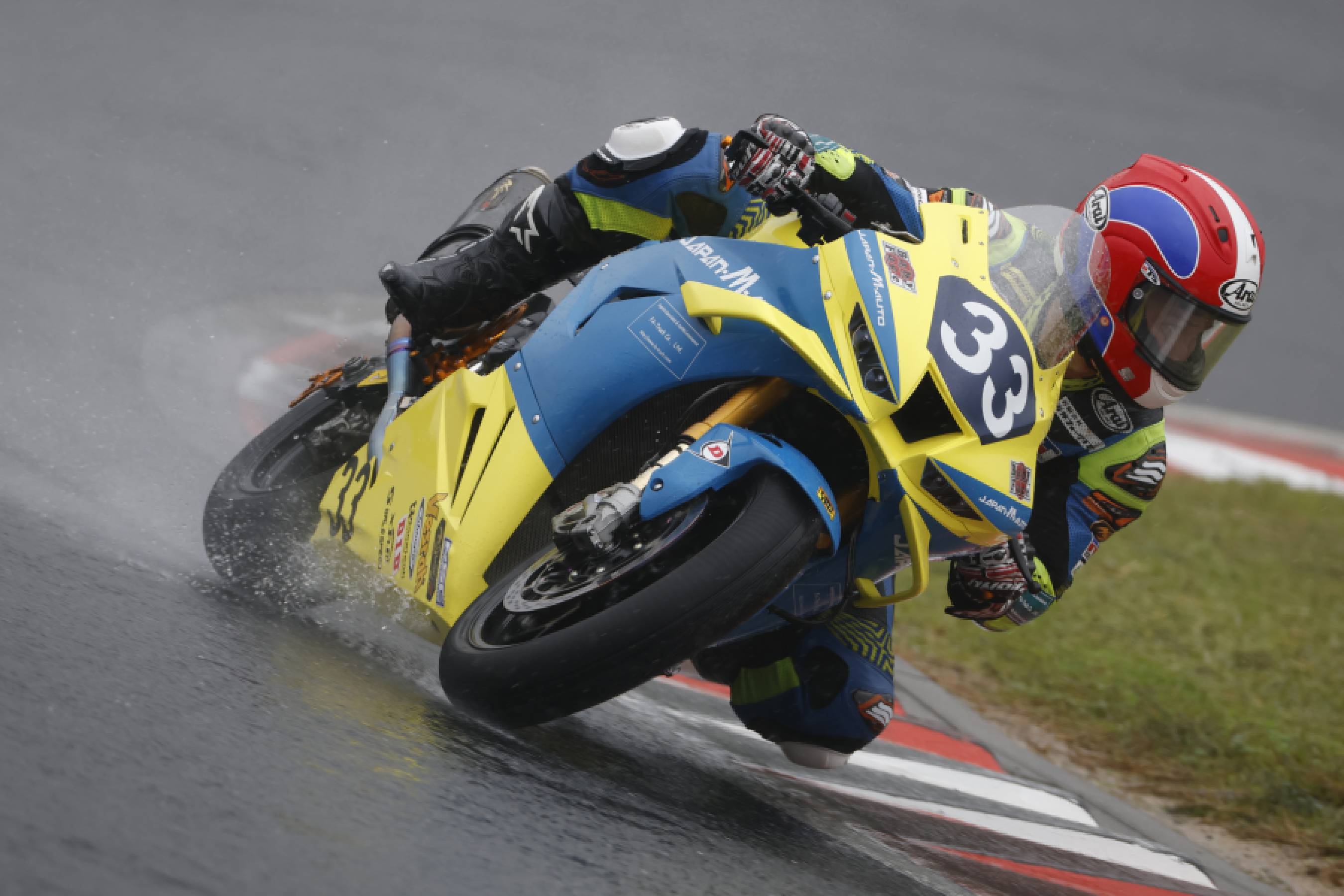 亀井が予選トップタイムをマーク