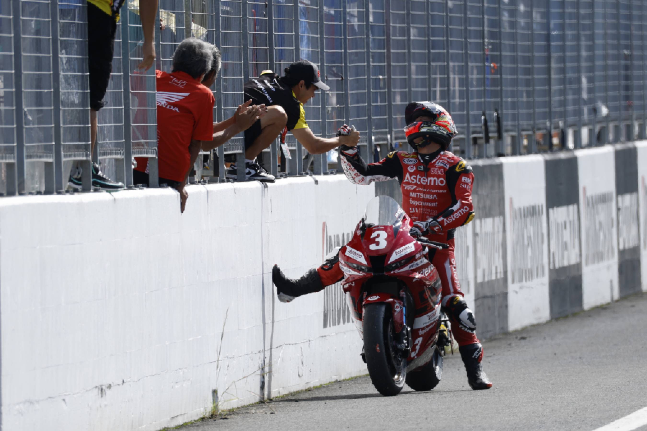 羽田が独走優勝、Honda勢が表彰台を独占