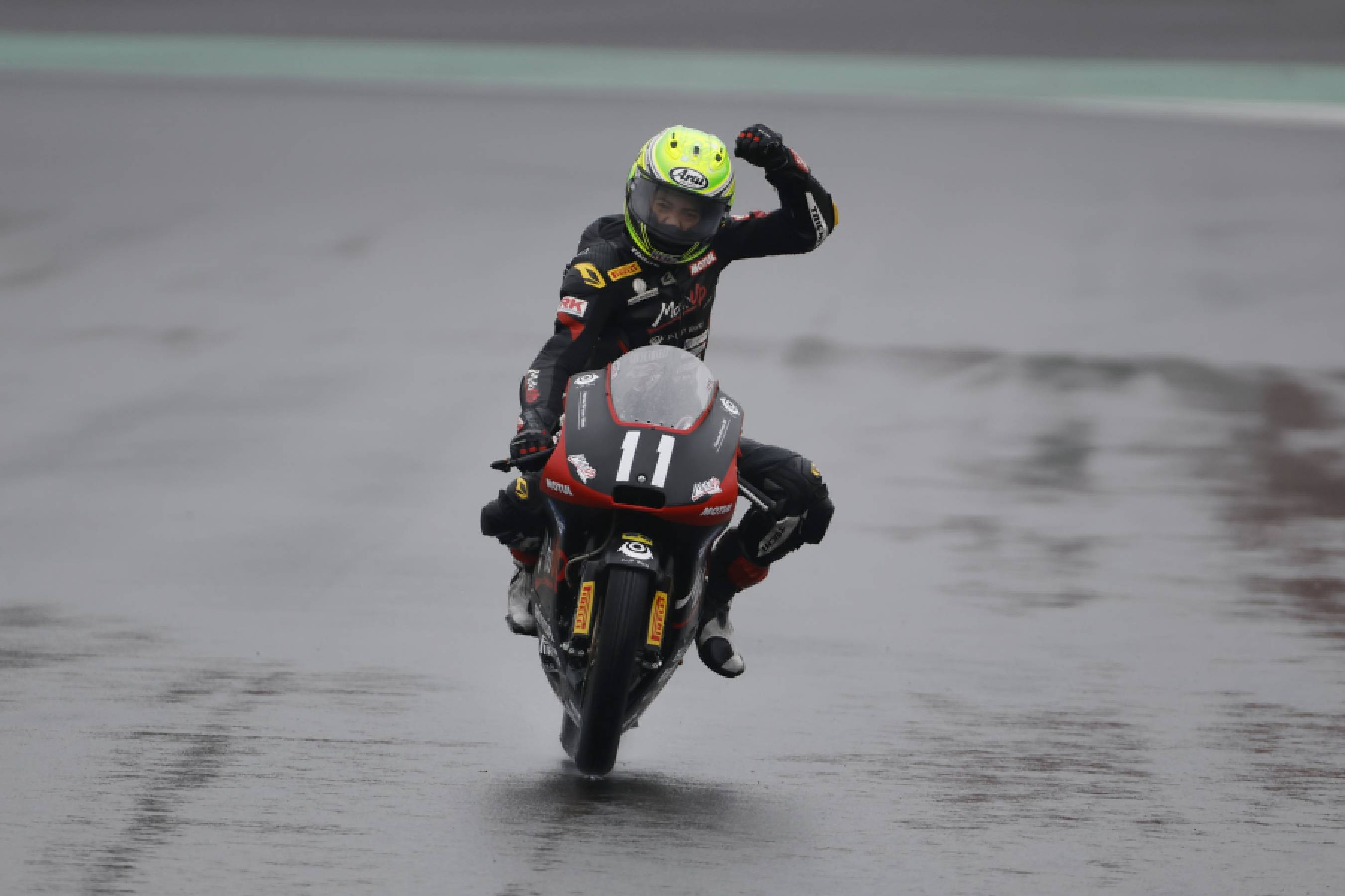 中谷が全日本初優勝、尾野はグリッド最後尾から2位獲得