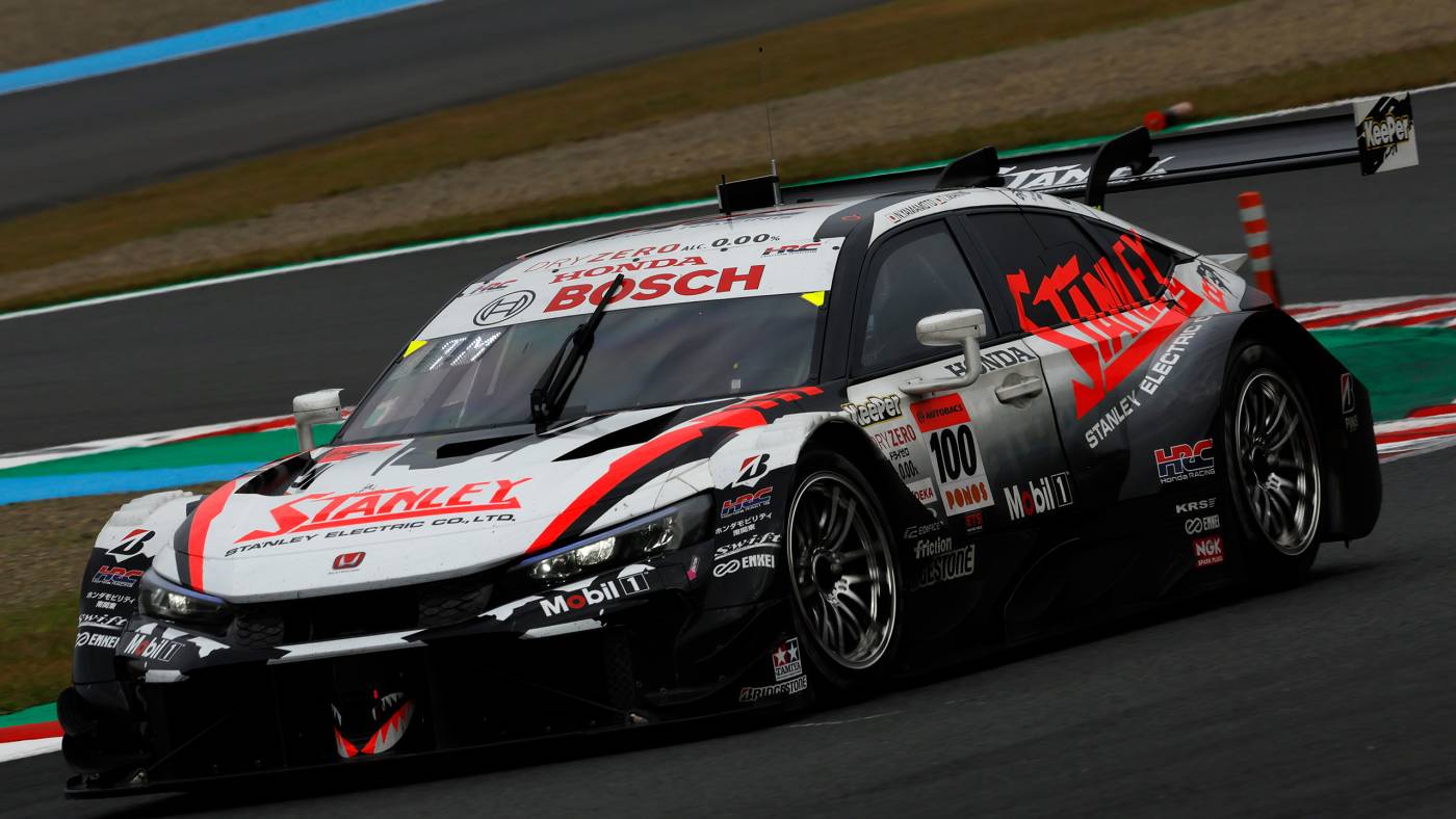 STANLEY CIVIC TYPE R-GT takes third in the 2025 SuperGT finale