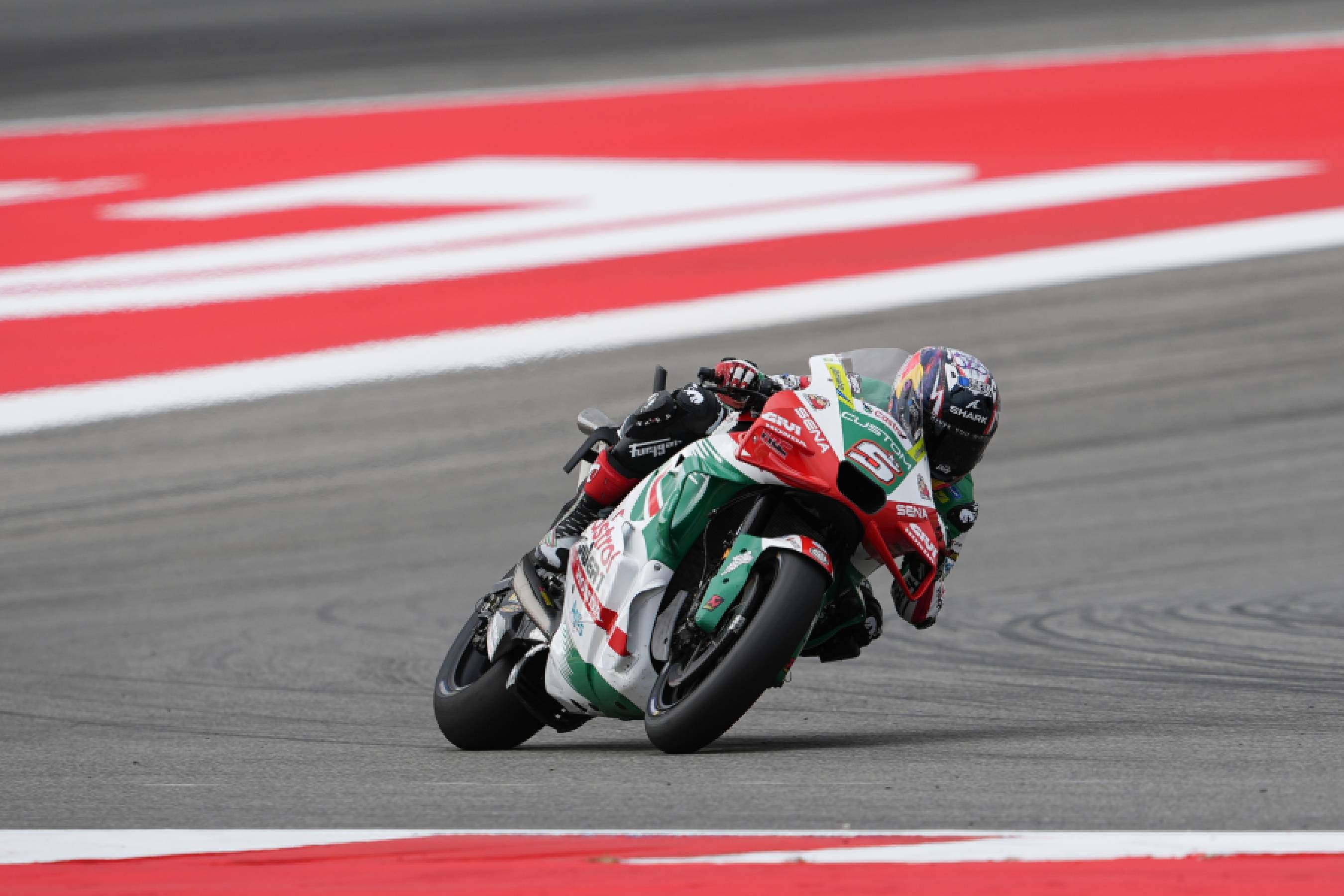 Positive start for Johann Zarco in Portugal