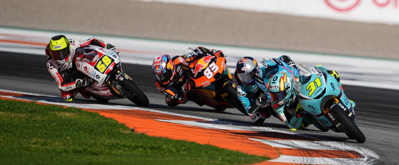 Flawless Fernandez claims maiden Moto3 victory at Valencia
