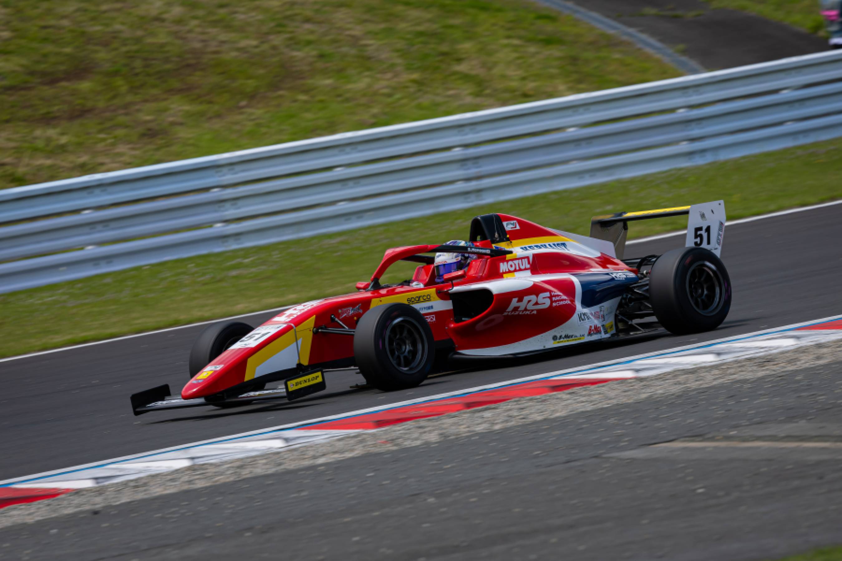 Momose finishes P6 in round 1