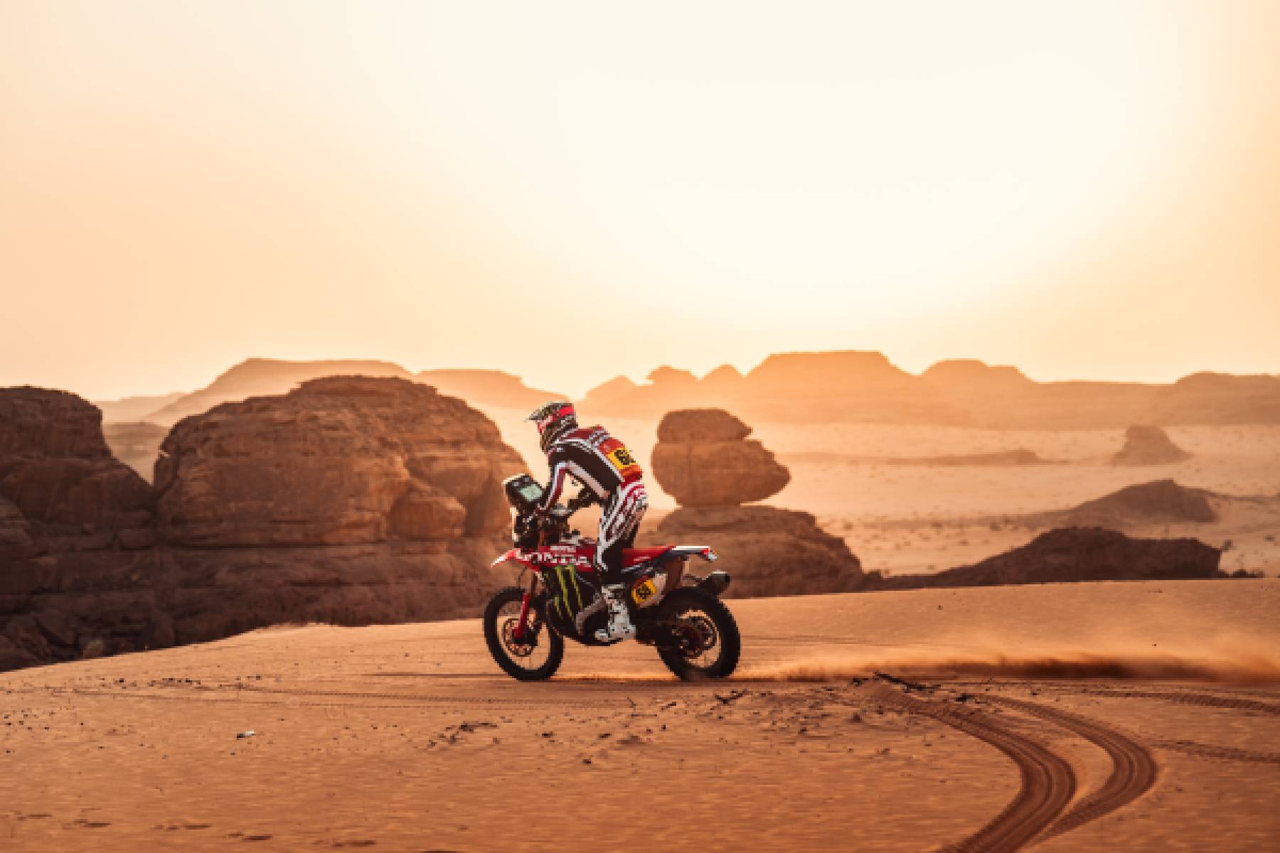 Schareina shines as Honda claim one-two on stage three